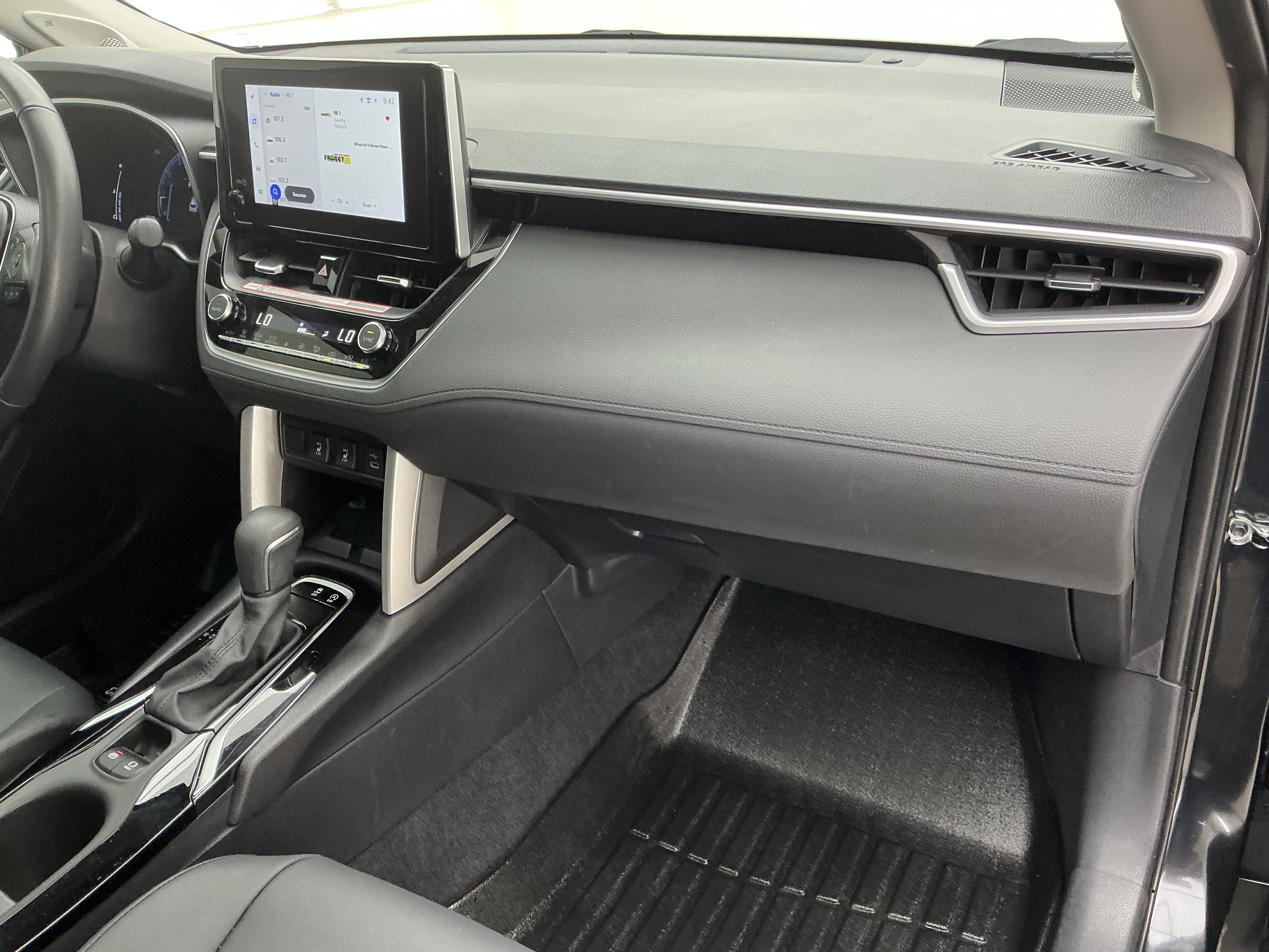 2025 Toyota Corolla Cross XLE - Photo 24