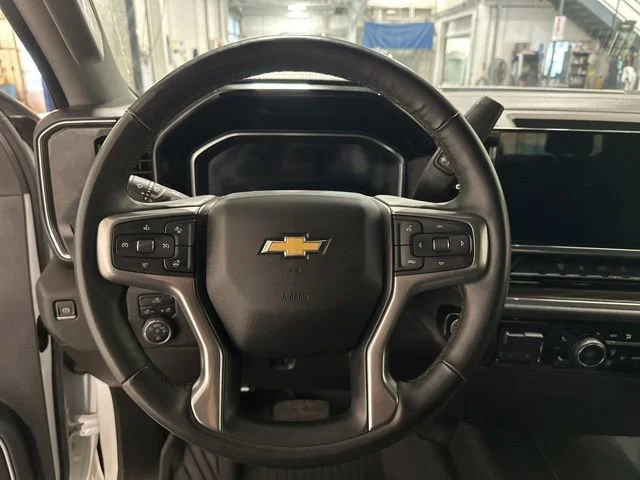 Used 2025 Summit White Chevrolet LT image 15