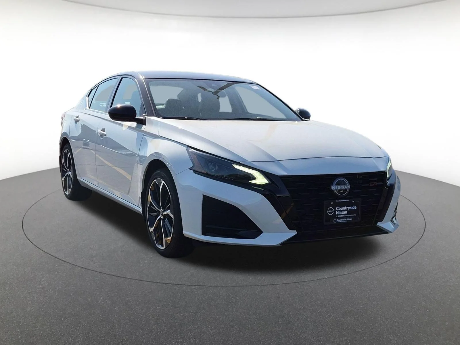New 2026 Pearl White TriCoat / Super Black Two-tone Nissan SR image 4