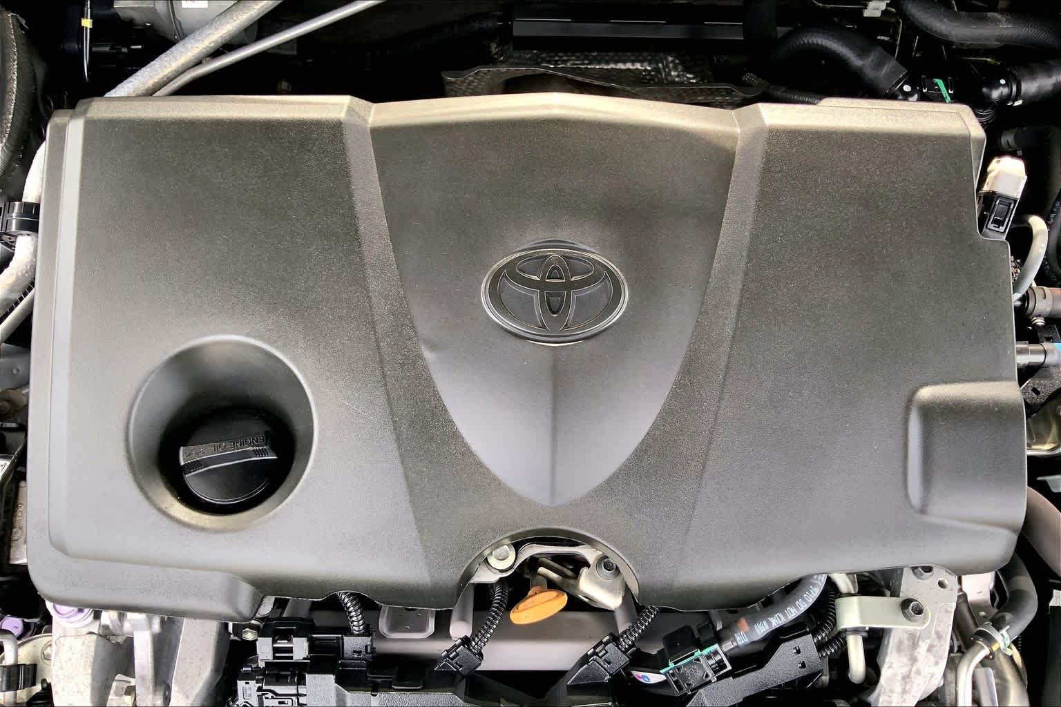 Used 2019 Celestial Silver/Midnight Black Metallic Toyota XSE image 32