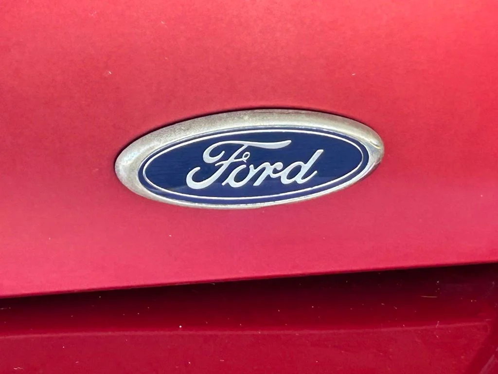 Used 2003 Red Ford V6 image 18