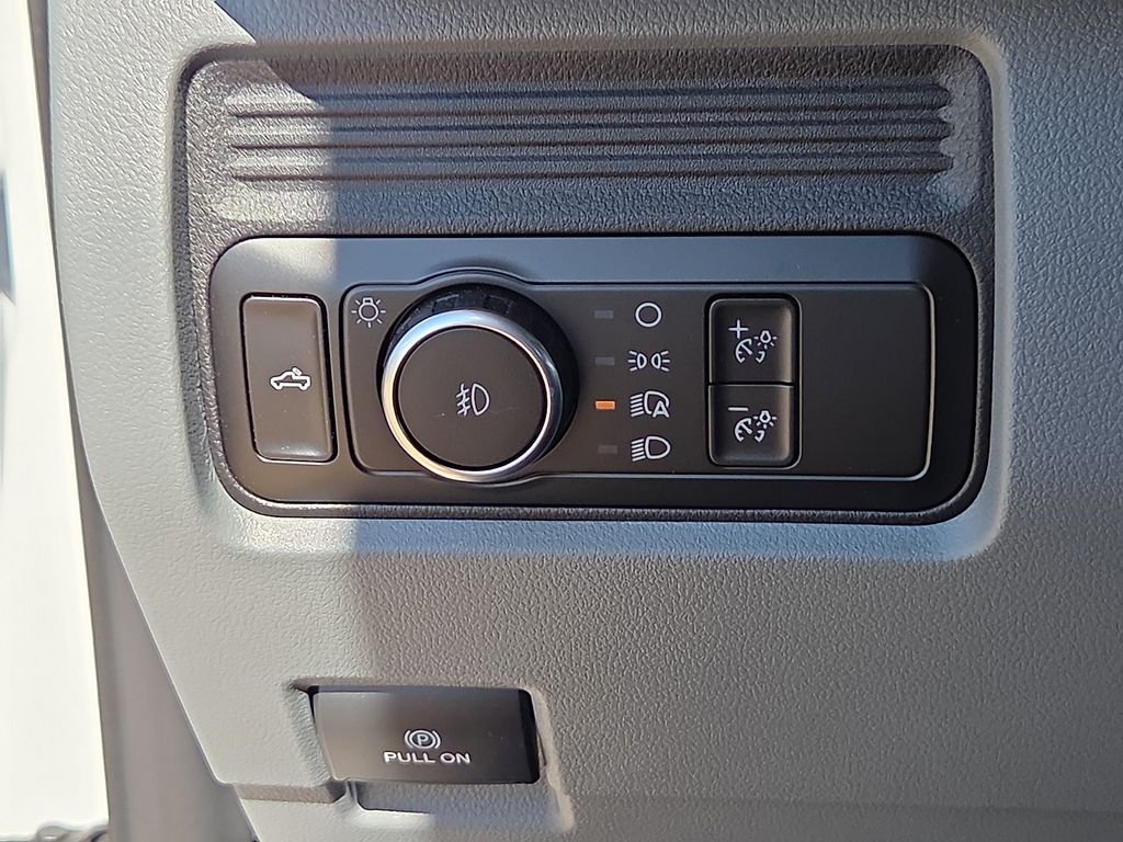 New 2026 Oxford White Ford F-250® XL image 22
