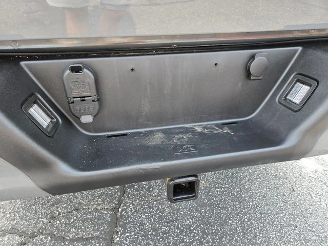 Used 2018 Gray Ford XL image 19
