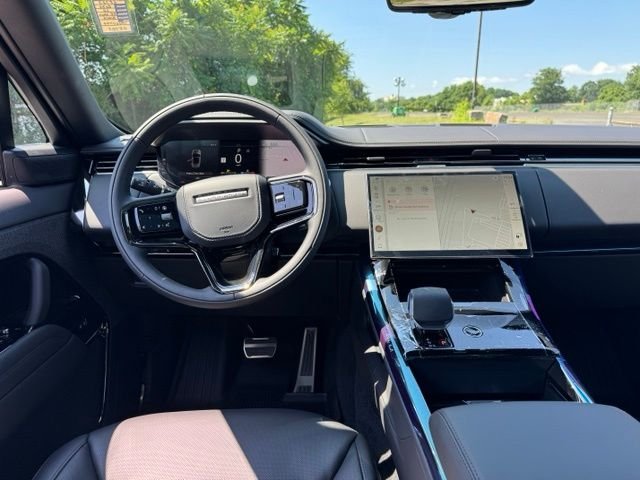 New 2026 Santorini Black Land Rover Dynamic SE image 13