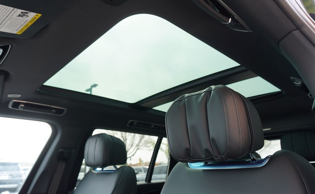 New 2026 Santorini Black Land Rover SE image 14