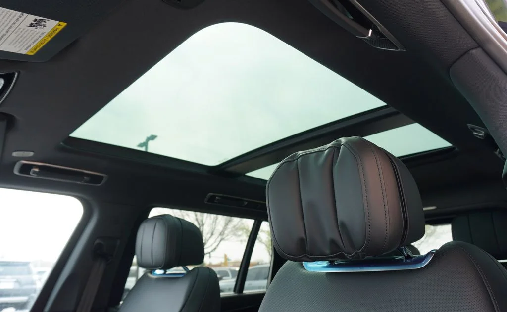 New 2026 Santorini Black Land Rover SE image 15