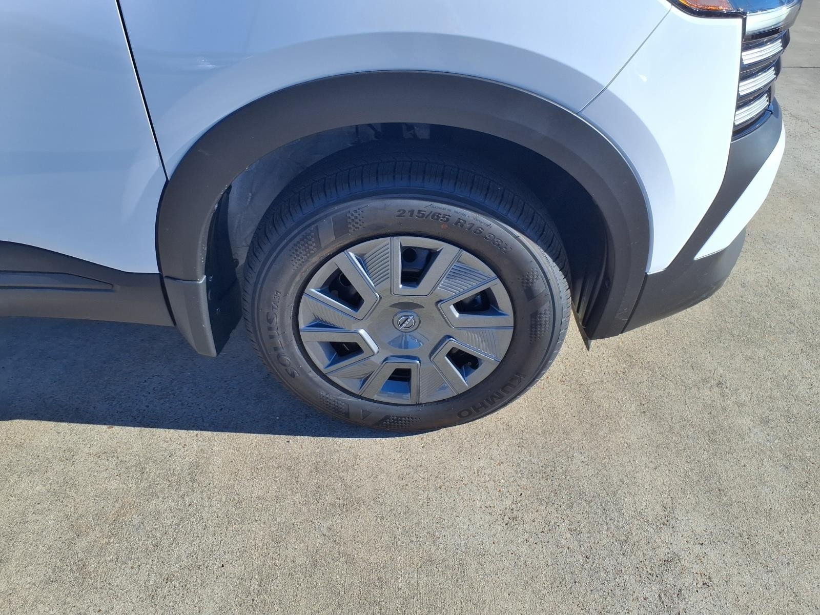 2027 Nissan Kicks photo 7 of 25