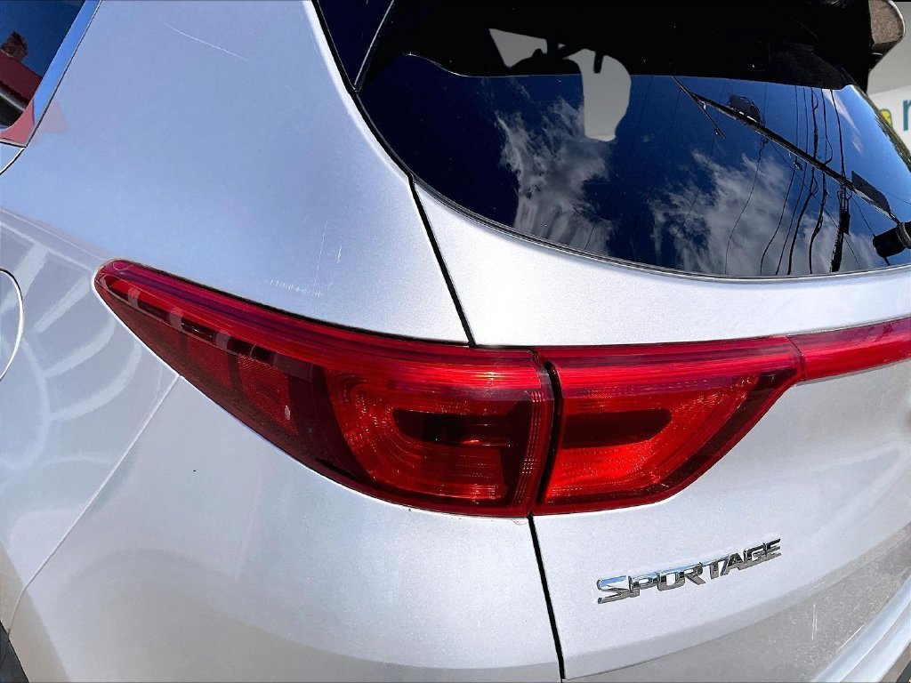 Used 2017 Sparkling Silver Kia LX image 30