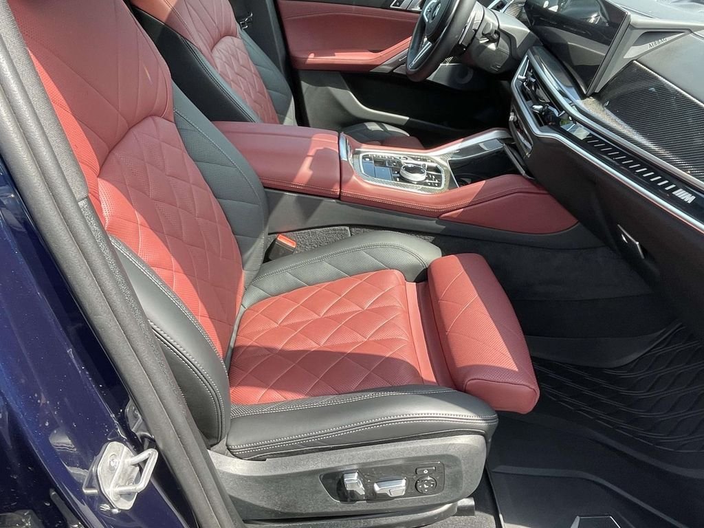 Used 2025 Blue BMW M60i image 23