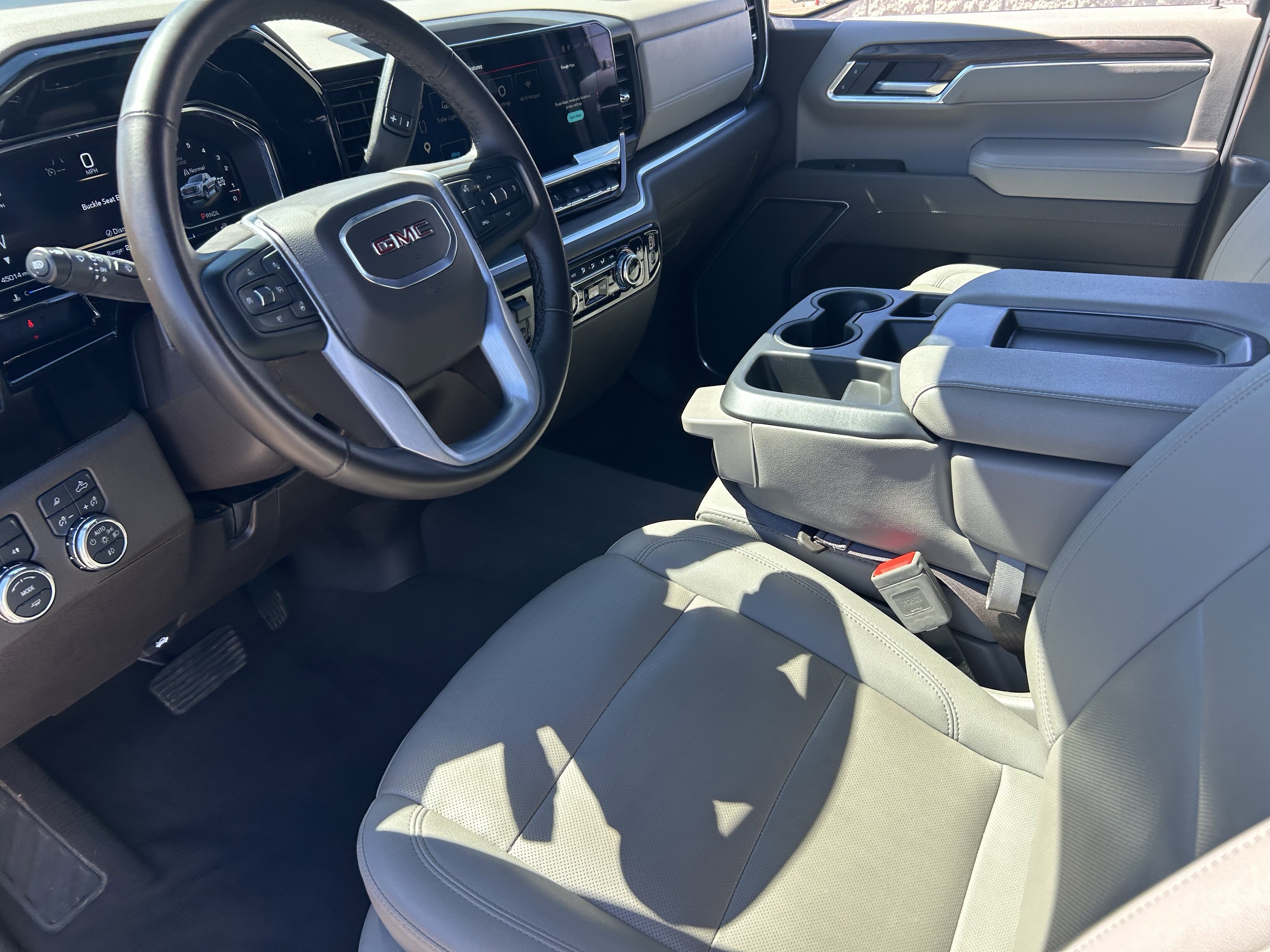 Used 2025 Summit White GMC SLT image 9