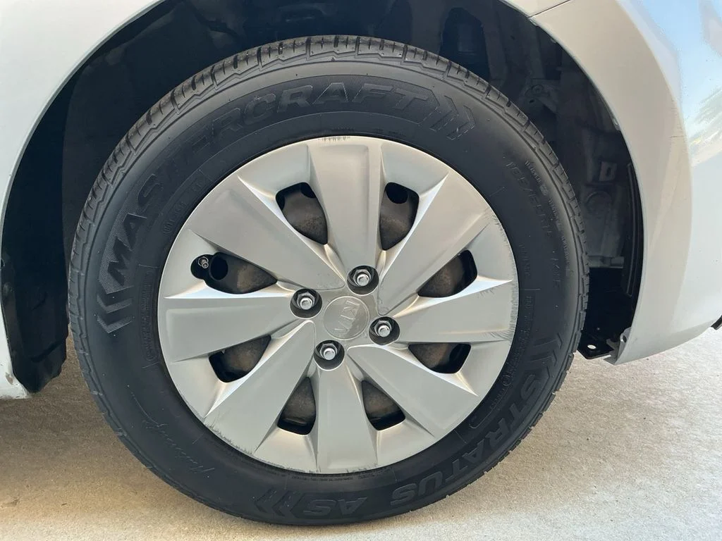 Used 2018 Silver Kia LX image 26