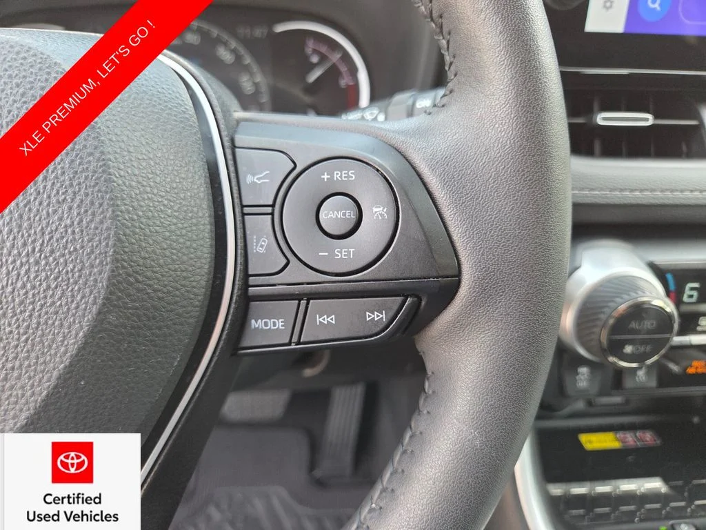 Certified Used 2023  Toyota XLE Premium image 31