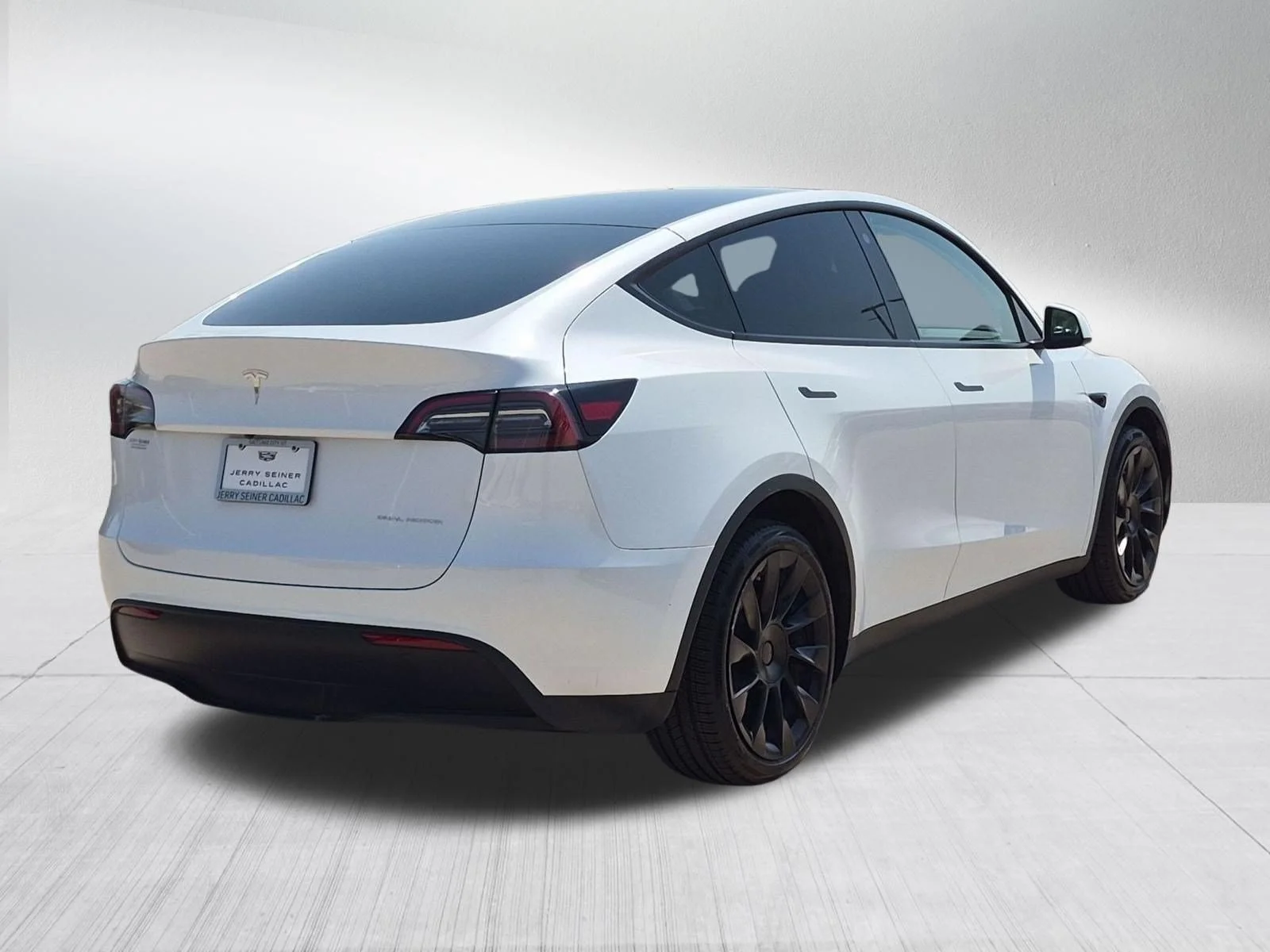 Used 2023  Tesla Long Range image 5
