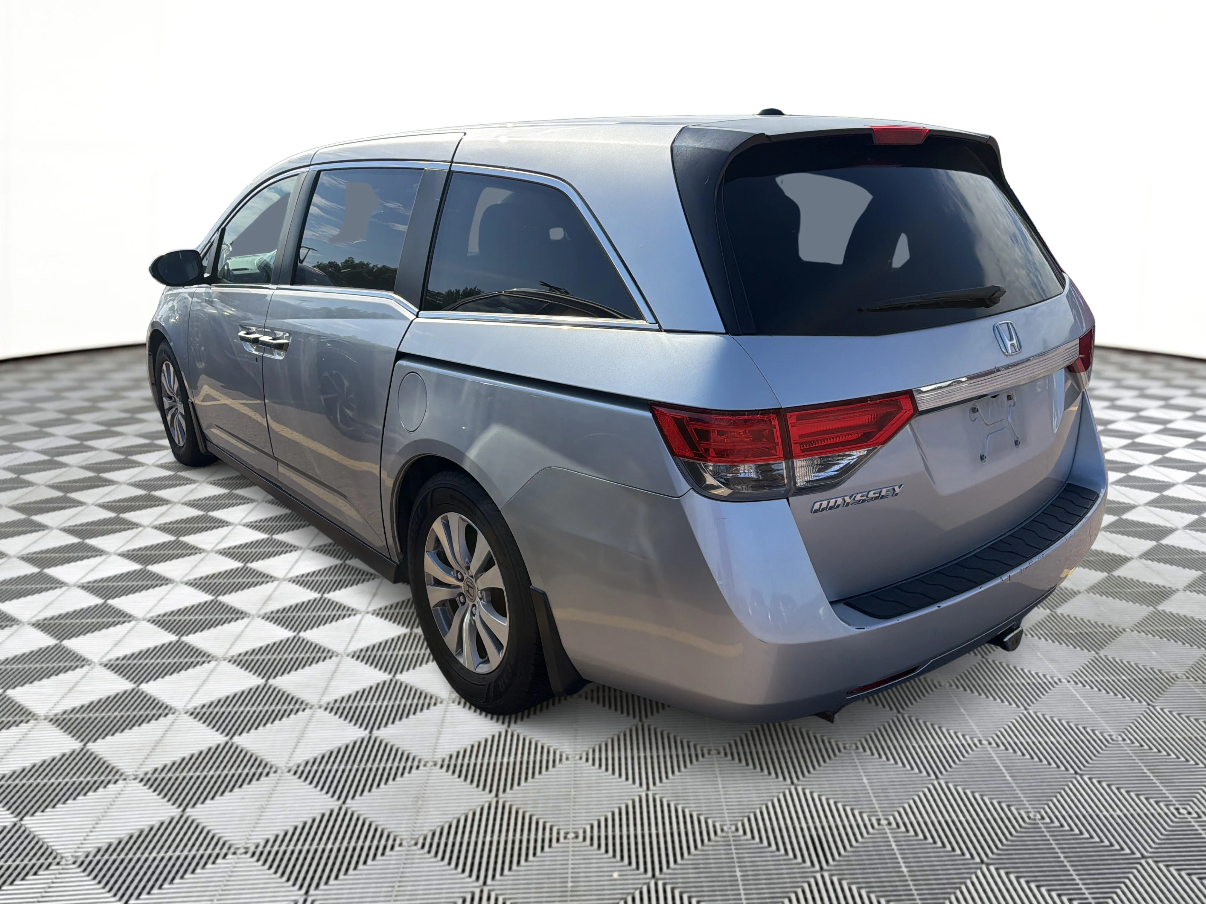 Used 2014 Alabaster Silver Metallic Honda EX-L image 3