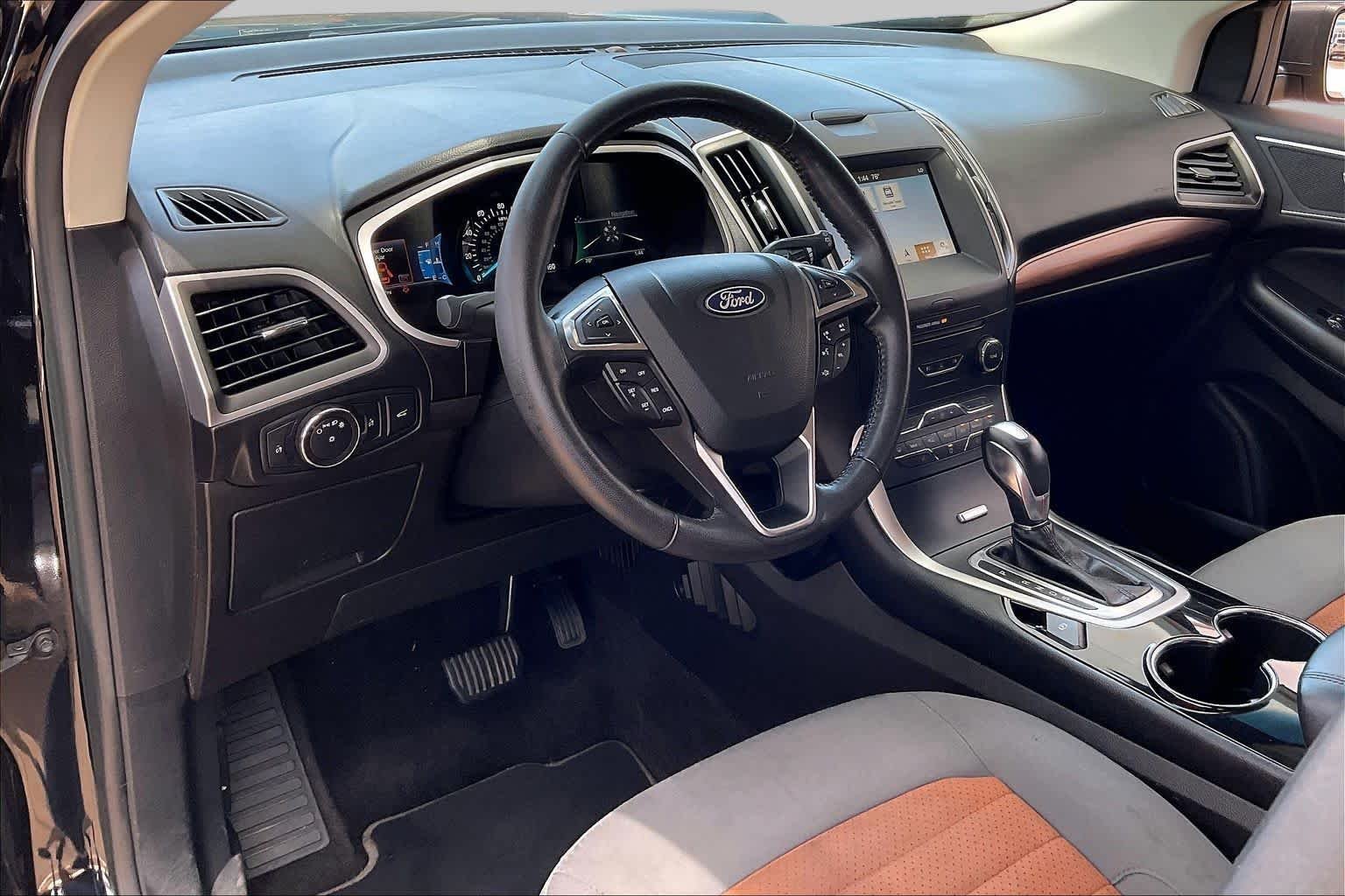 Used 2018 Shadow Black Ford SEL image 16