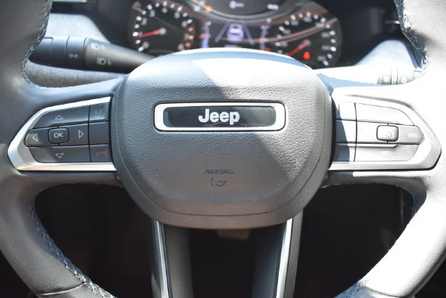 Used 2022 White Jeep Latitude image 20