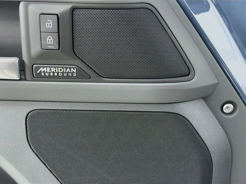 New 2026 Tasman Blue Land Rover X-Dynamic SE image 19