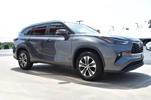 Used 2023 Gray Toyota XLE image 4