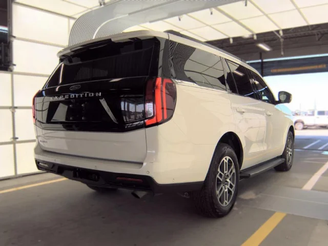 Used 2025 White Metallic Ford Active image 4
