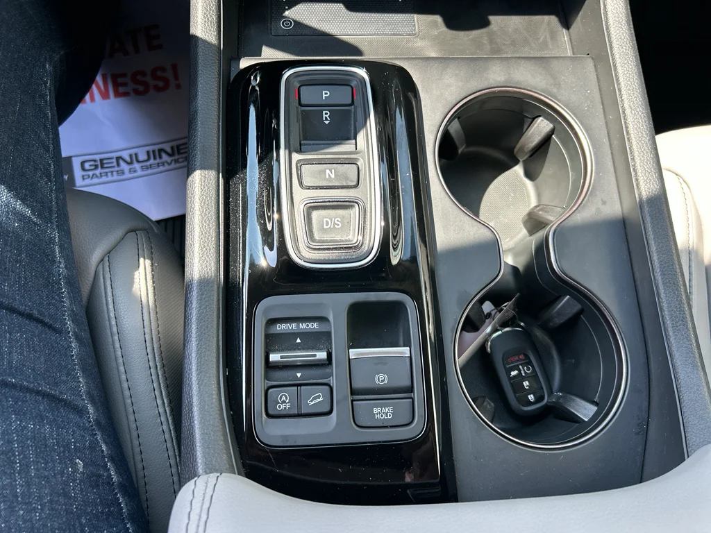 Used 2024 White Honda EX-L 7 Passenger image 17