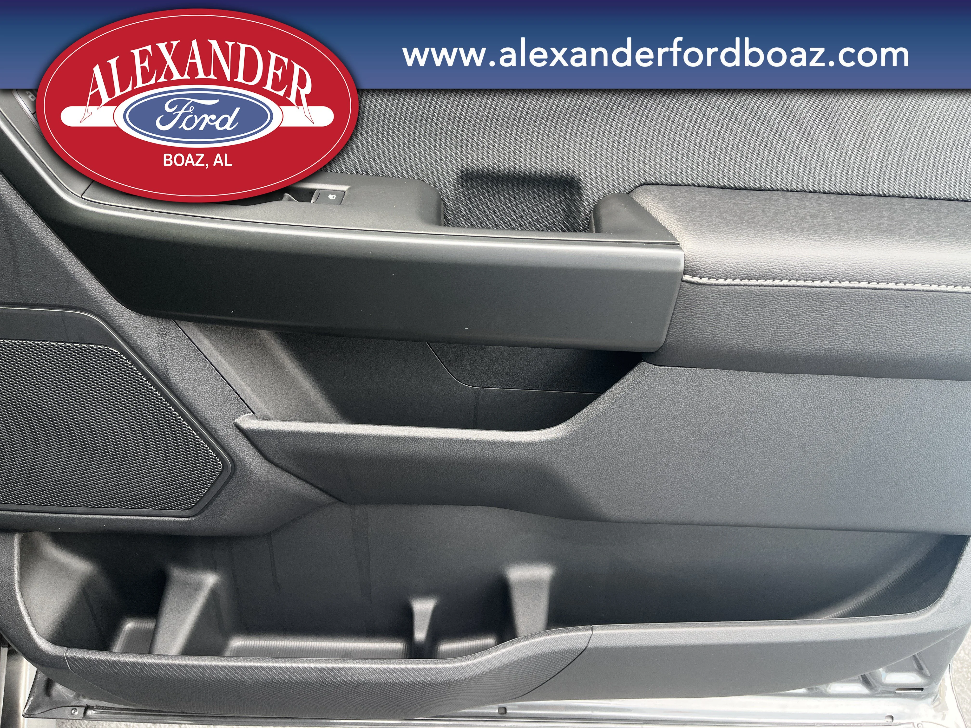 New 2026 Carbonized Gray Metallic Ford Lobo image 17