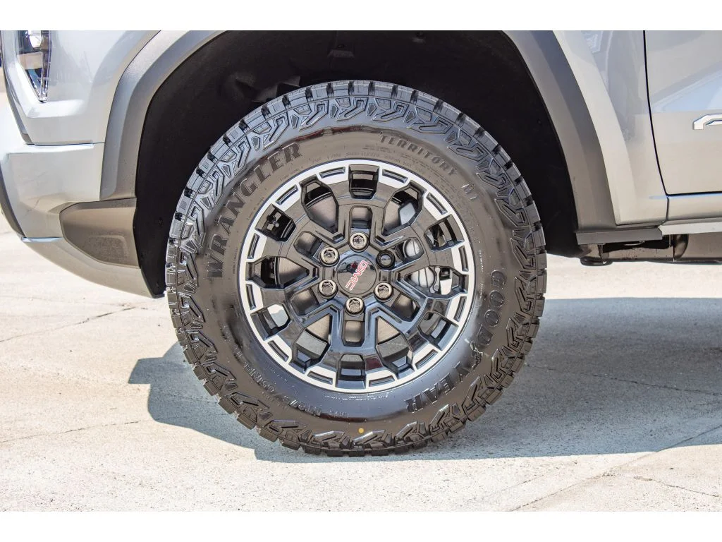 2026 GMC Canyon AT4 - Photo 5