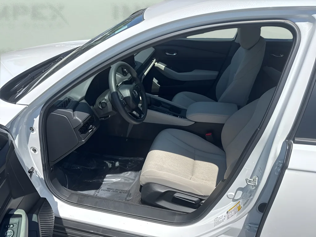 Used 2025 White Honda LX image 10