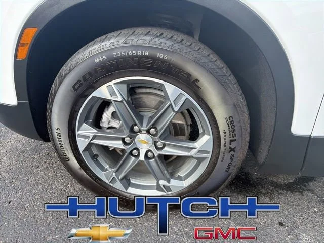 Used 2025 Summit White Chevrolet 2LT image 9