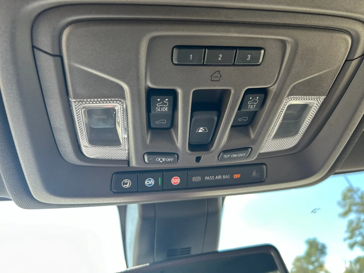 Used 2020 WHITE FROST TRICOAT GMC SLT image 16