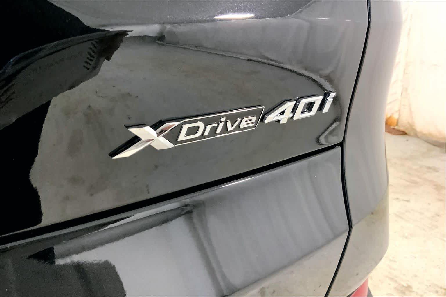 New 2026 Black Sapphire Metallic BMW xDrive40i image 15