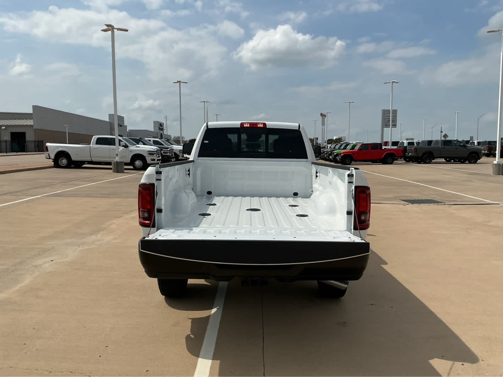 New 2026 Bright White Clear-Coat Exterior Paint RAM Tradesman image 11
