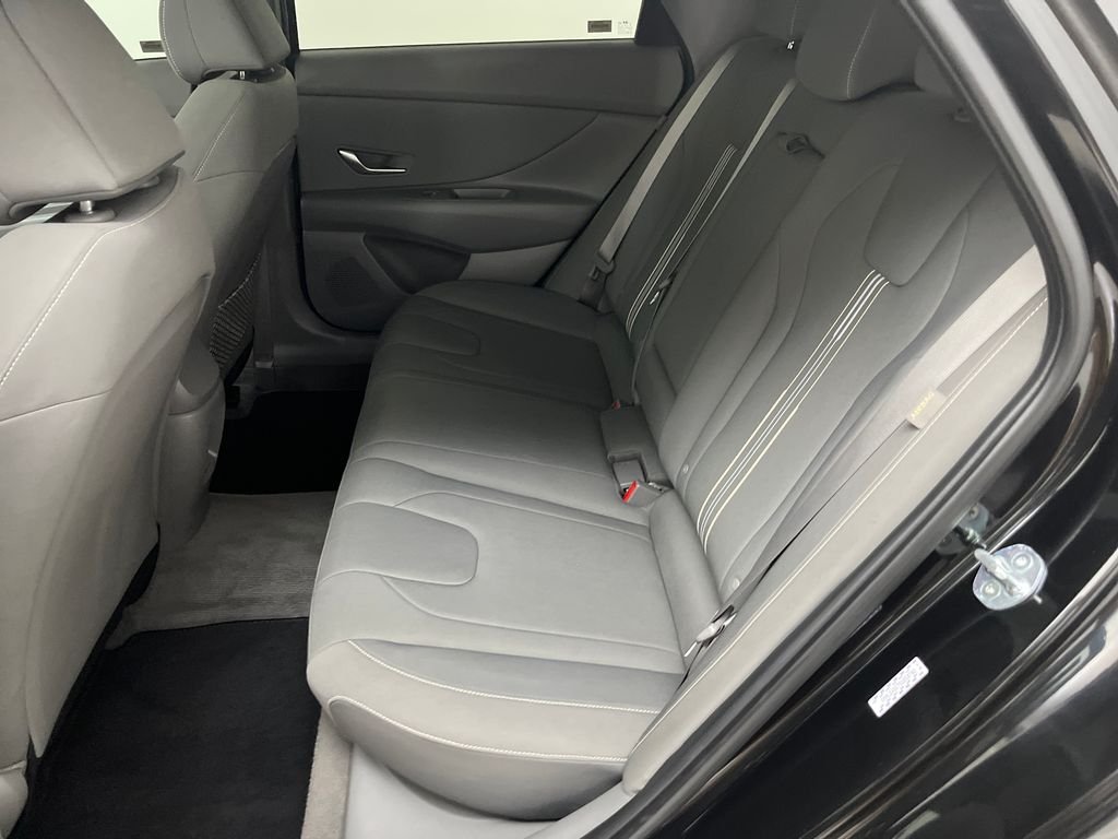 Used 2025 Black Hyundai SEL Convenience image 13