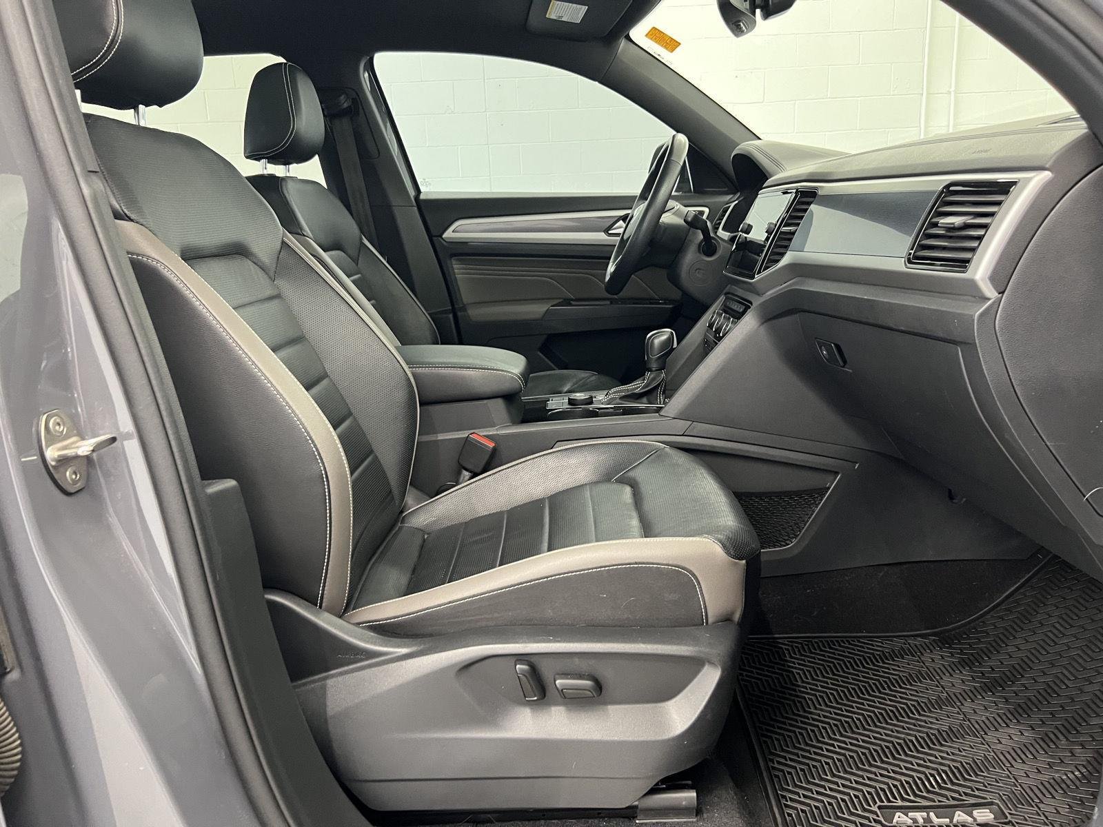 Used 2021 Pure Gray Volkswagen 3.6L V6 SEL Premium R-Line image 28
