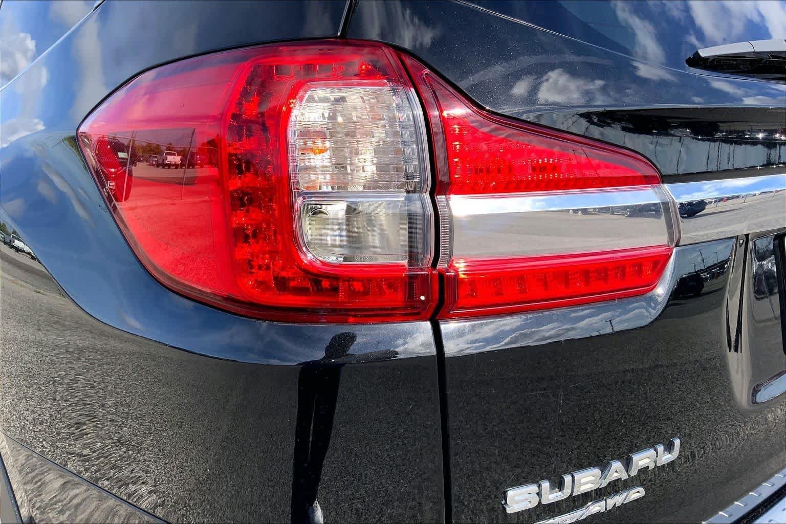 Used 2019 Crystal Black Silica Subaru Touring image 28