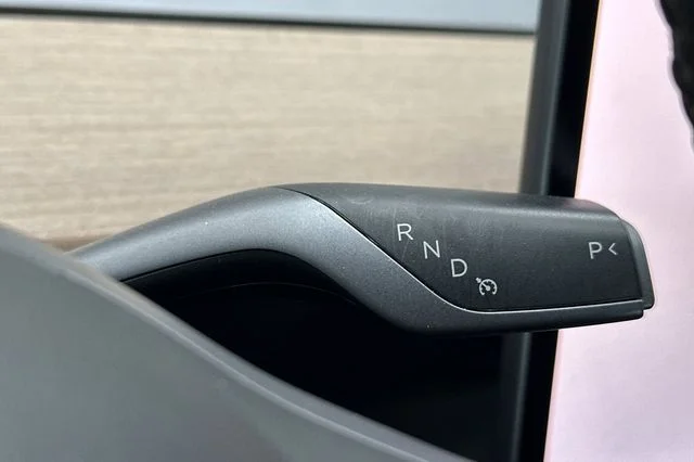 Used 2023  Tesla Base image 27