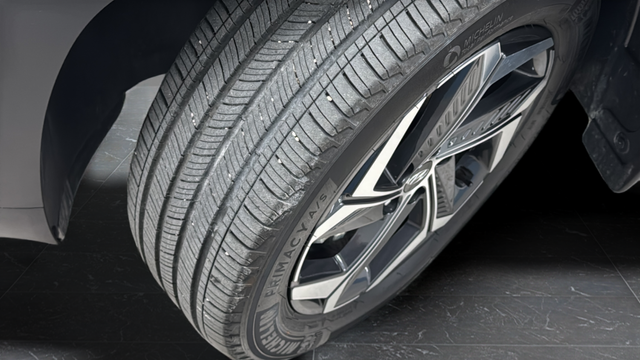 Used 2024 Amazon Gray Hyundai Limited image 39