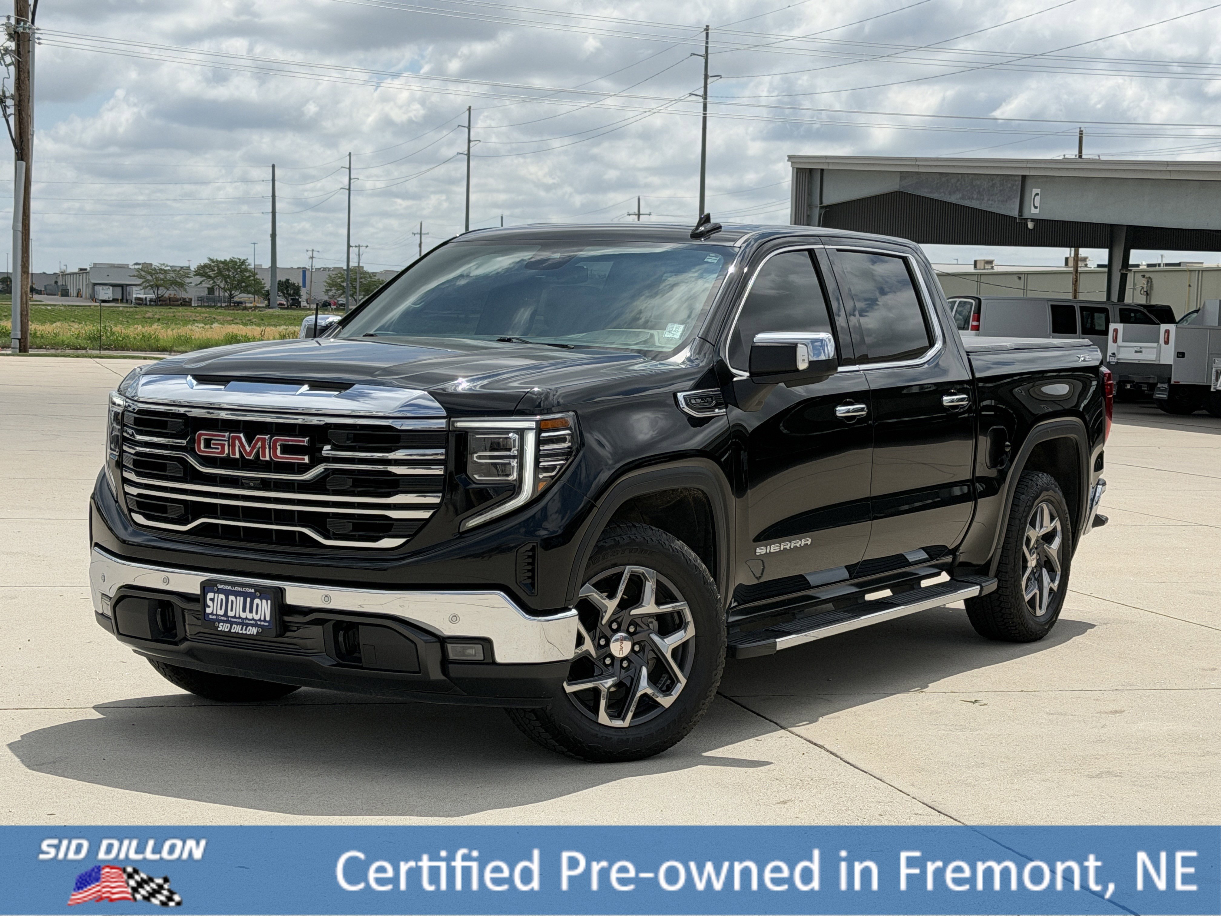2023 GMC Sierra 4WD Crew Cab Short Box SLT's photo
