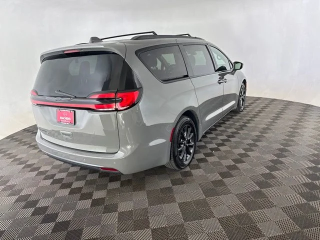 Used 2021 White Chrysler Touring image 5