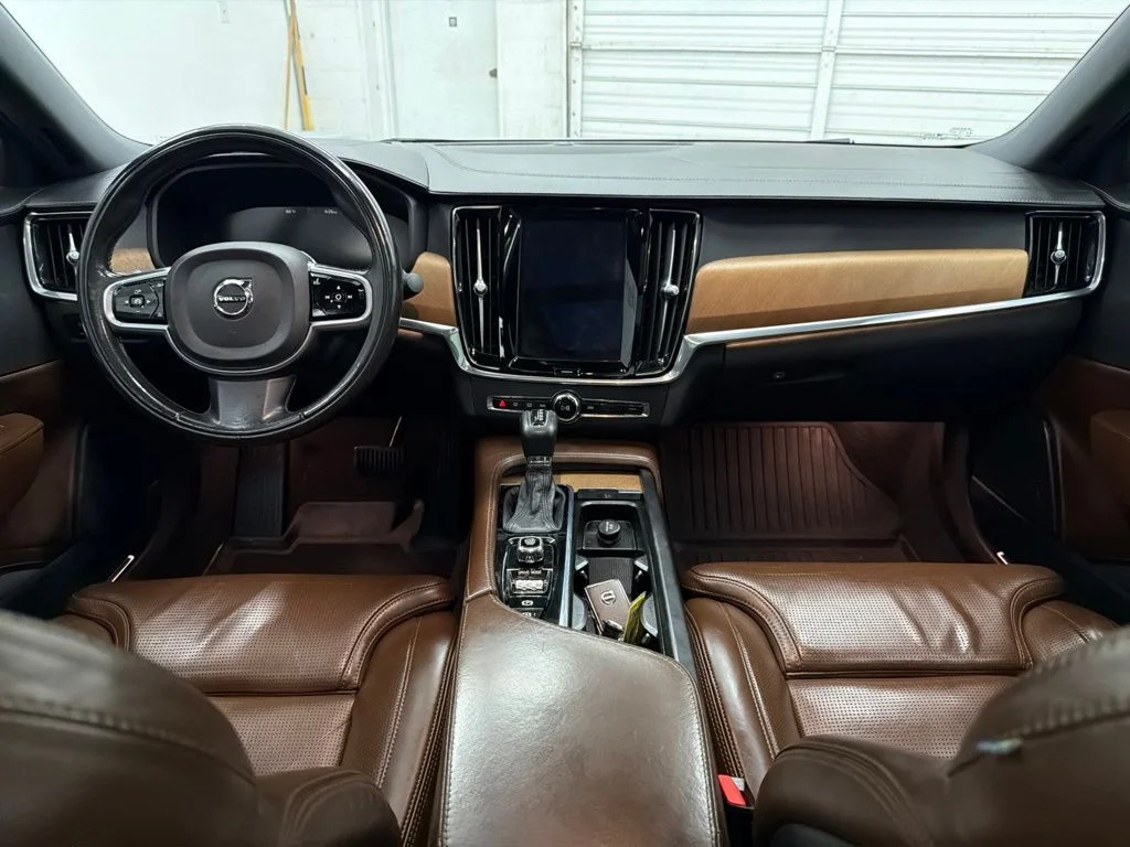 Used 2018  Volvo T6 Inscription image 24