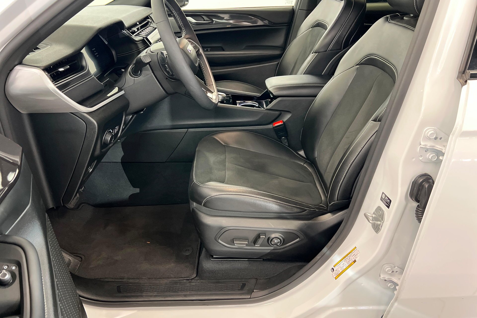 2023 Jeep Grand Cherokee Altitude - Photo 18