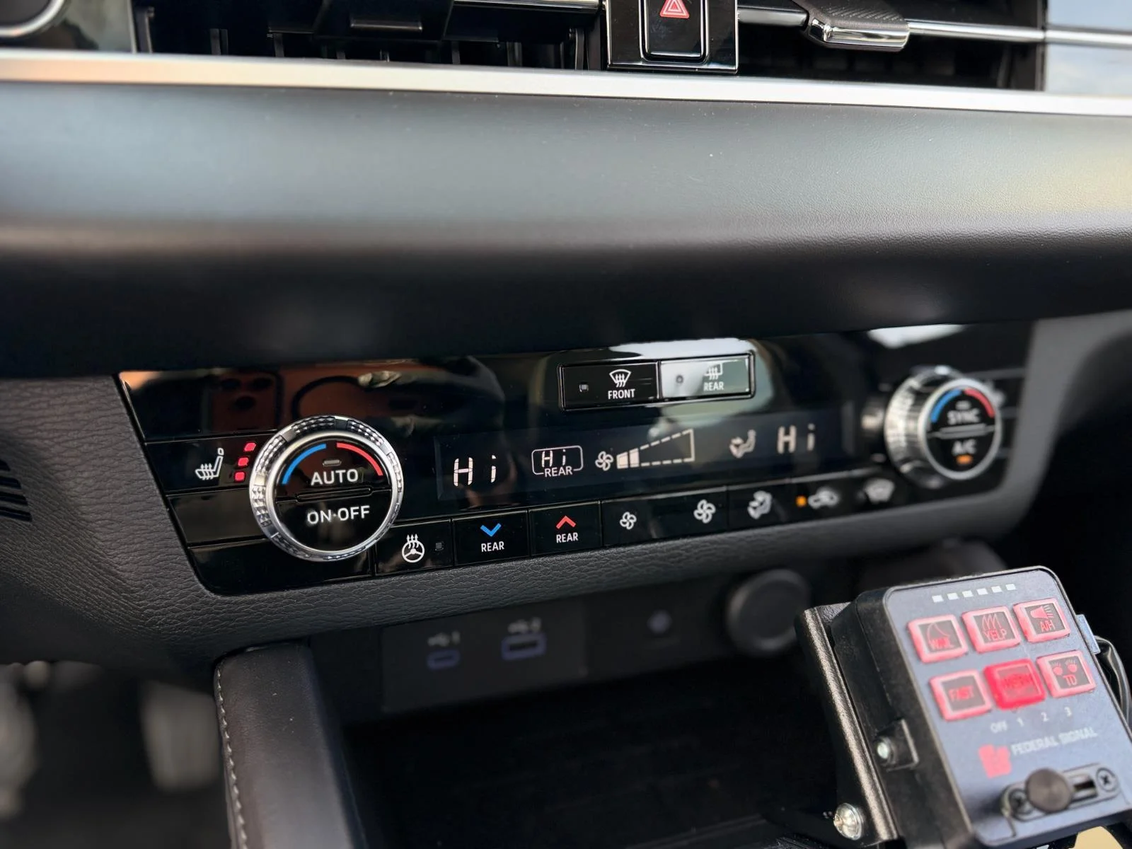 2025 Mitsubishi Outlander Plug-in Hybrid SEL - Photo 22