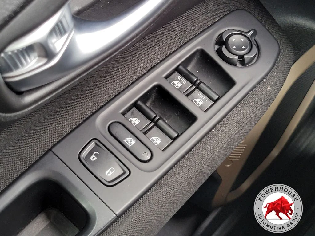 Used 2017 Gray Jeep Latitude image 27