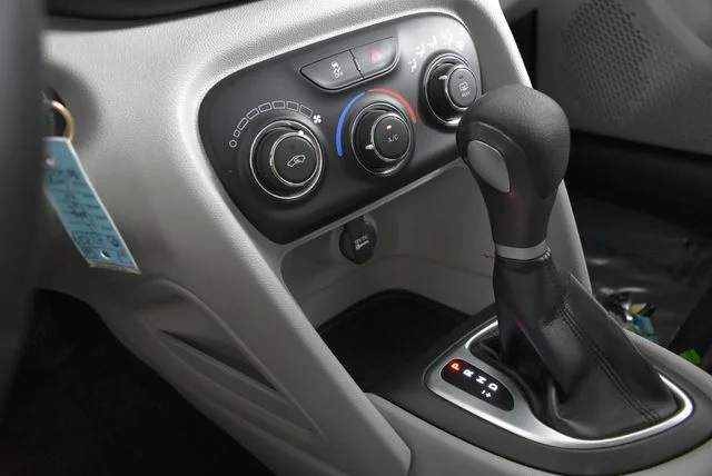 Used 2013 Silver Dodge SXT image 35