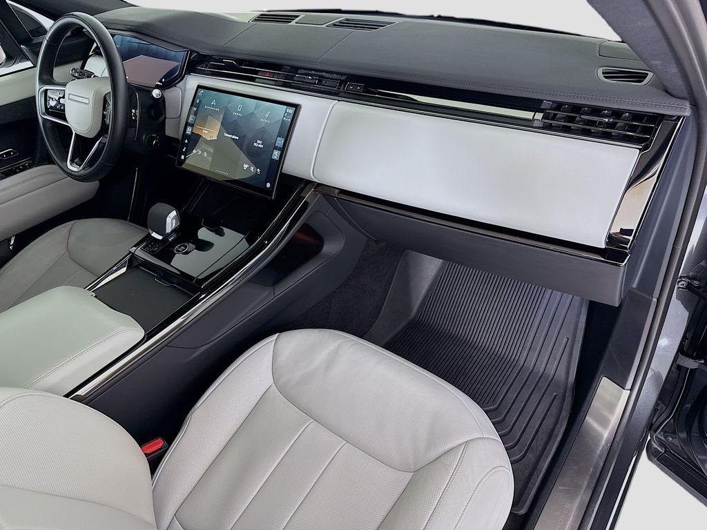 Used 2024 Carpathian Grey Premium Metallic Land Rover SE image 18