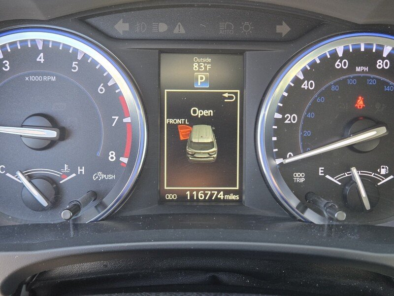 Used 2015 Green Toyota XLE V6 image 25