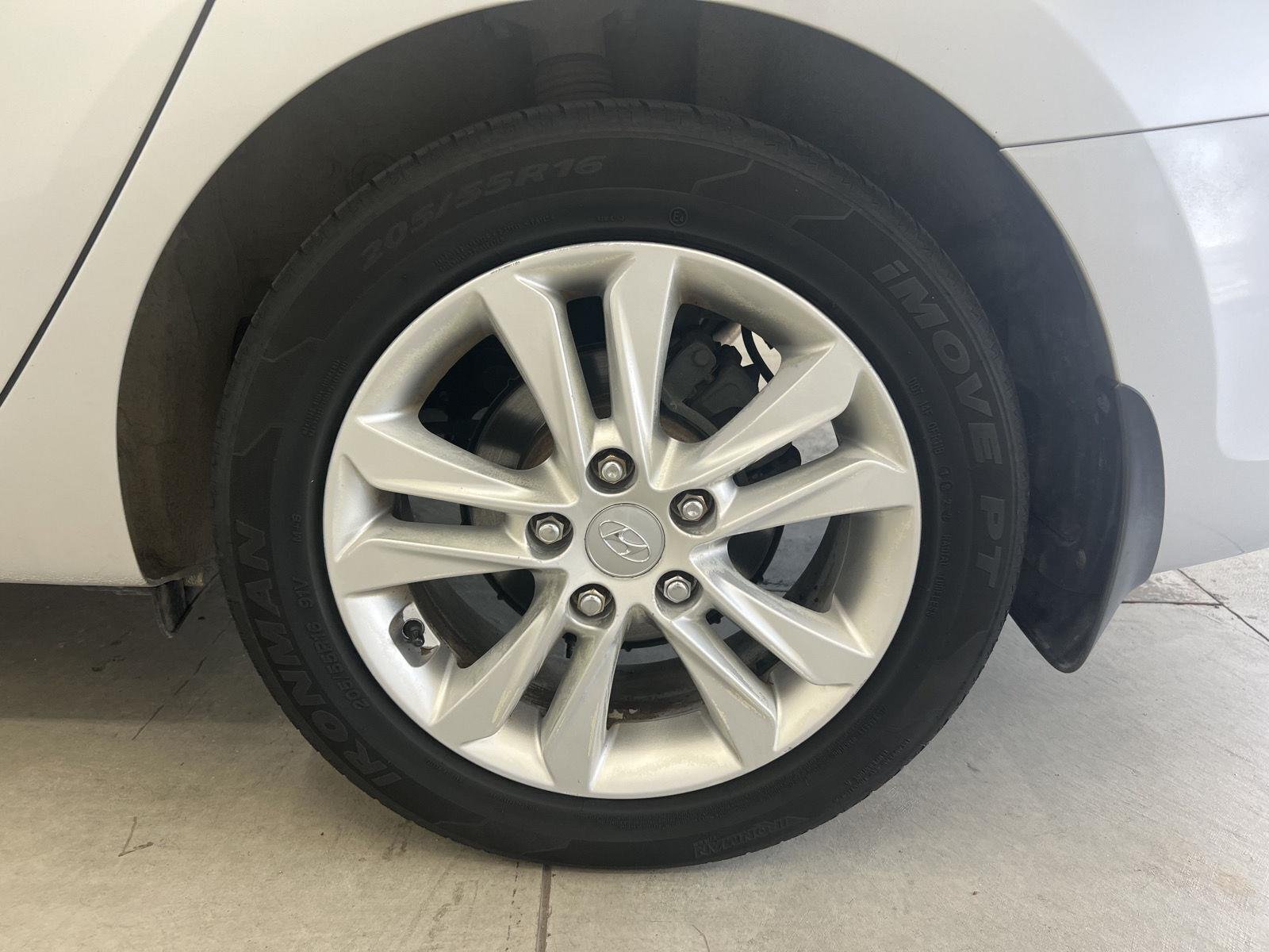 2010 Hyundai Elantra Touring SE - Photo 9