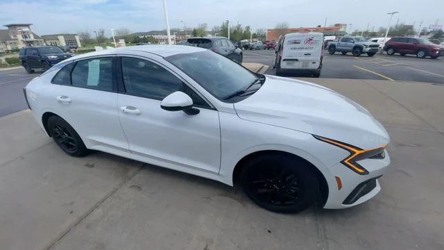 2025 Kia K5 LXS - Photo 3