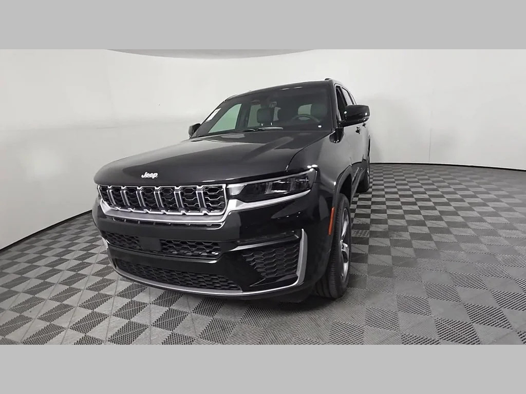New 2026 Diamond Black Crystal Pearl-Coat Exterior Paint Jeep Limited image 38