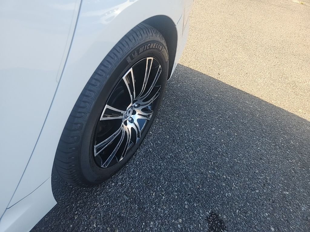 Used 2015 Snow White Pearl Kia EX image 9