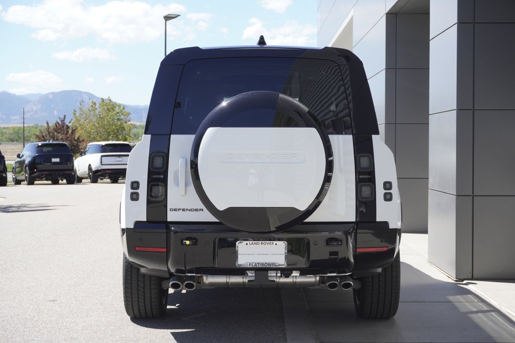 New 2026 Fuji White Land Rover V8 image 6